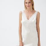 قميص قصير من الحرير باللون البيج