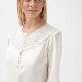 قميص سيلفيا الحريري باللون البيج