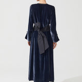 كيمونو مخملي باللون الرمادي