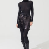 تنورة قصيرة باللون الأسود الماسي