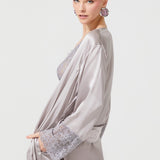 رداء فامبي الحريري الطويل باللون الرمادي