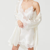 رداء قصير من الحرير الماسي باللون البني الفاتح