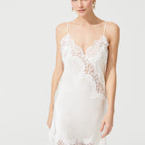 قميص قصير من الحرير الماسي باللون البيج