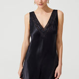 قميص قصير من الحرير باللون الأسود من جوي