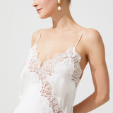 قميص حرير طويل من الماس باللون البيج