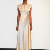 قميص رومانسي من الحرير باللون البيج