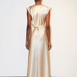 قميص رومانسي من الحرير باللون البيج