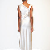 قميص هيلين الحريري باللون البني الفاتح