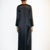 رداء الشارع باللون الأسود