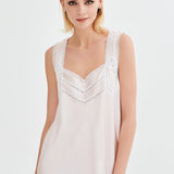 قميص حرير رومانسي باللون الوردي